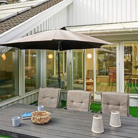 Сasa de vacaciones Five-bedroom Holiday In Nexo 3