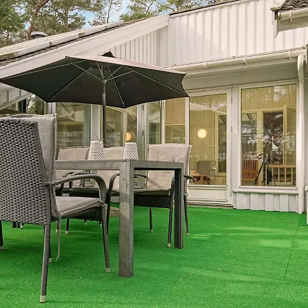 Сasa de vacaciones Five-bedroom Holiday In Nexo 3 Snogebæk