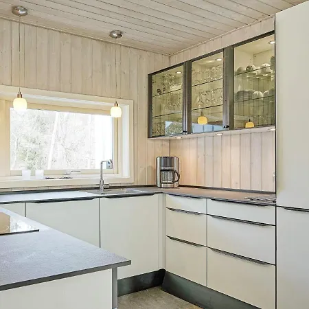 Five-bedroom Holiday In Nexo 3 Сasa de vacaciones Snogebæk