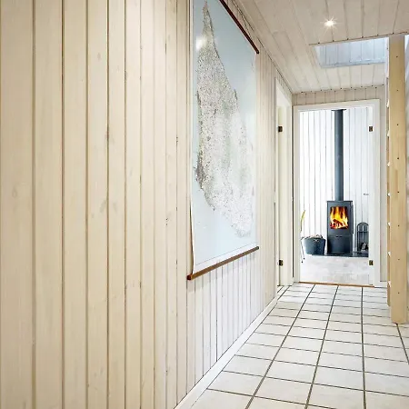 Five-bedroom Holiday In Nexo 3 * Snogebæk