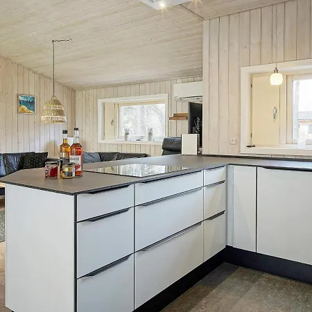 Five-bedroom Holiday In Nexo 3 Сasa de vacaciones Snogebæk