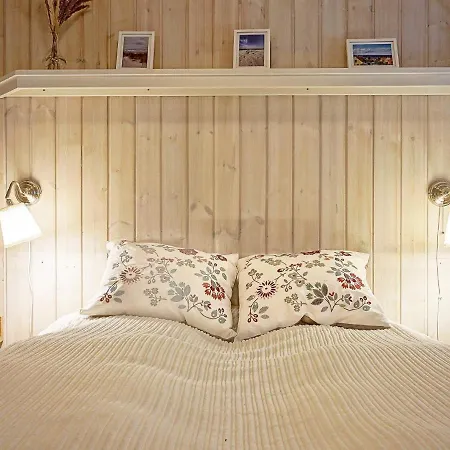 Five-bedroom Holiday In Nexo 3 * Snogebæk