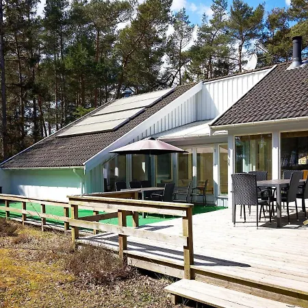 Five-bedroom Holiday In Nexo 3 * Snogebæk