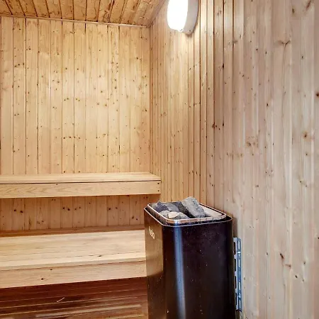 Сasa de vacaciones Five-bedroom Holiday In Nexo 3 Snogebæk